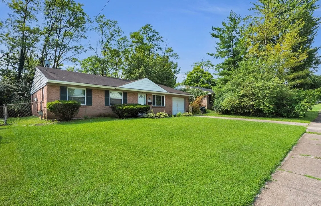 3 bed, 1176 sqft, $1,995 — Photo 2