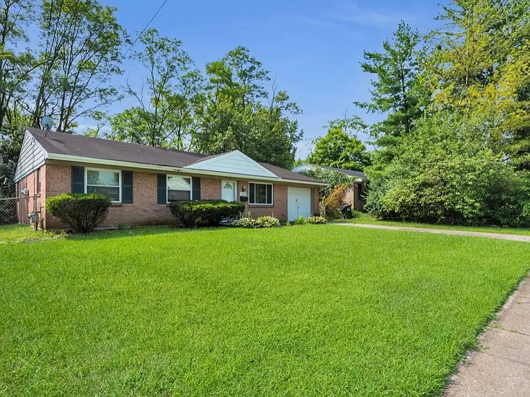 10203 Storm Dr — Photo 2