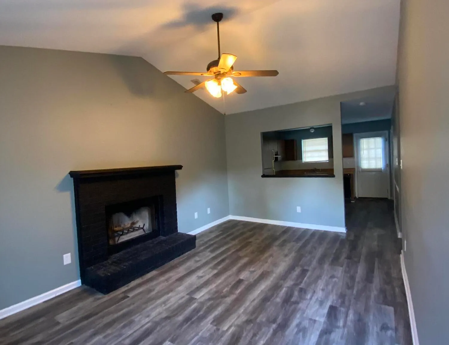 2 bed, 2.0 bath, 913 sqft, $1,075 — Photo 2