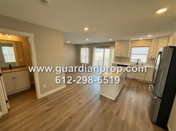 8853 Granite Ct, Woodbury, MN 55129