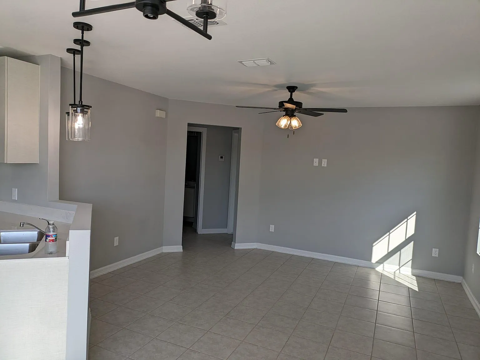 2 bed, 990 sqft, $1,100 — Photo 4