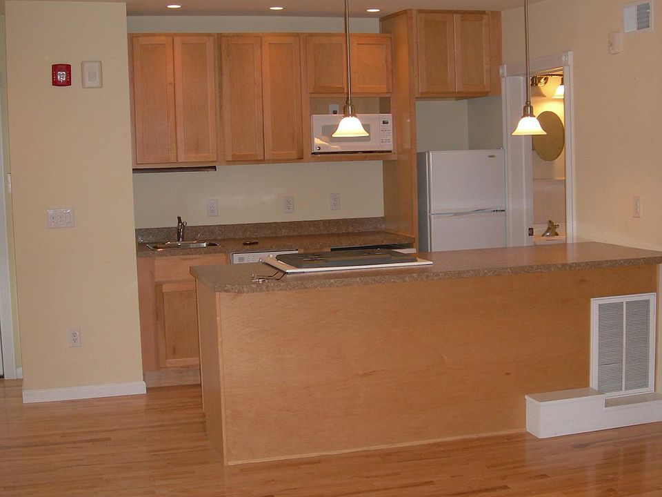 Open Floor Plan Kitchen / Breakfast Bar