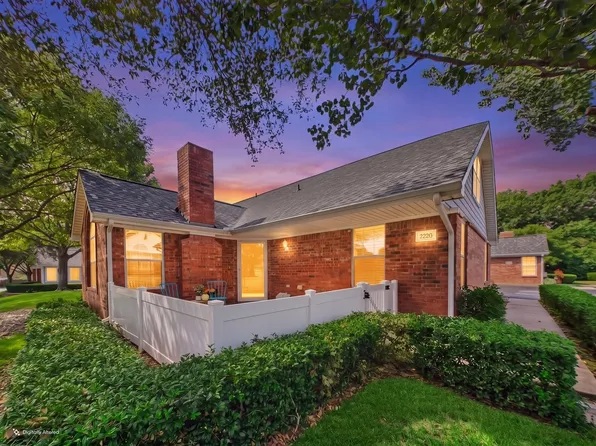 2220 Countryside Dr, Bedford, TX 76021