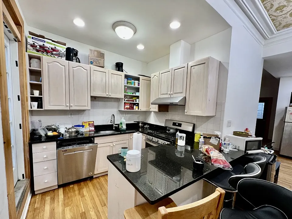 23 Highland Park Ave #1