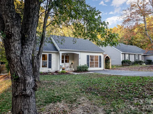 13825 Eden Ct, Pineville, NC 28134