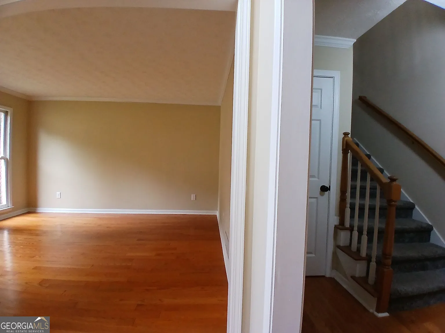 5 bed, 2.5 bath, 3384 sqft, $2,200 — Photo 4