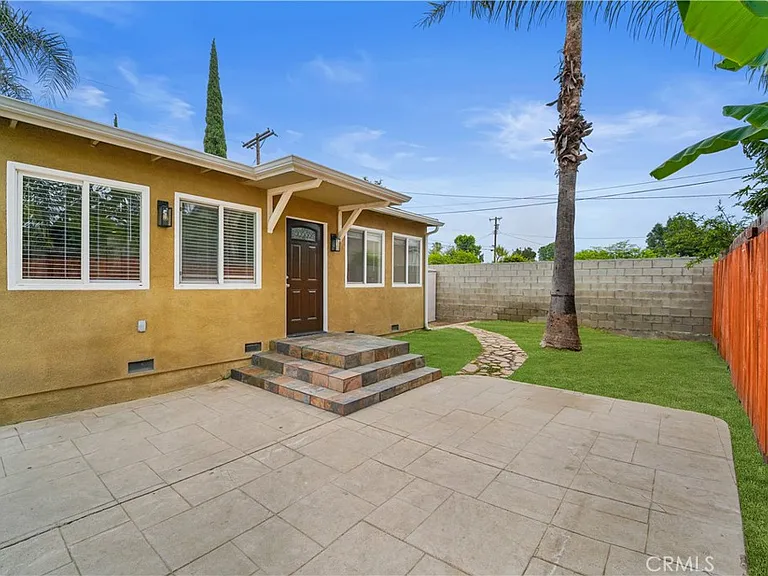 7620 Variel Ave — Photo 3
