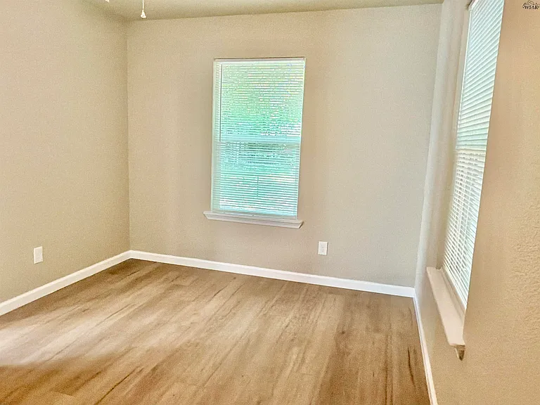 20 Sue Ln — Photo 8