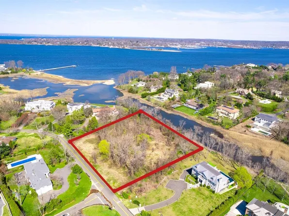15 Split Rock Drive, Great Neck, NY 11024