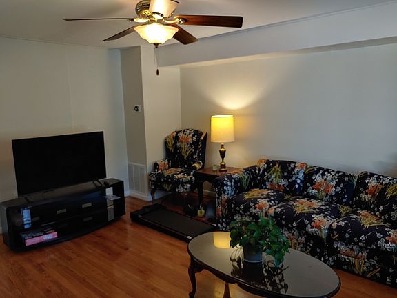 3rd image of 3339 Wiehle St #B