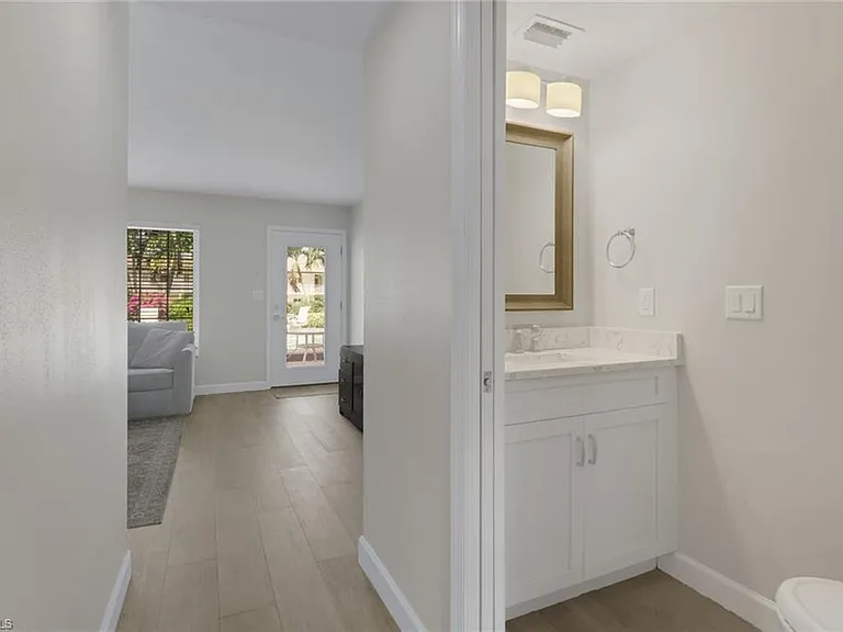 230 3rd Ave S #4 — Photo 7