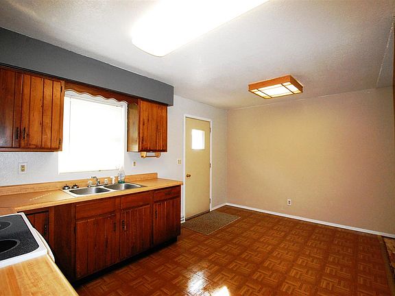 4th image of 125 Elmwood Ct
