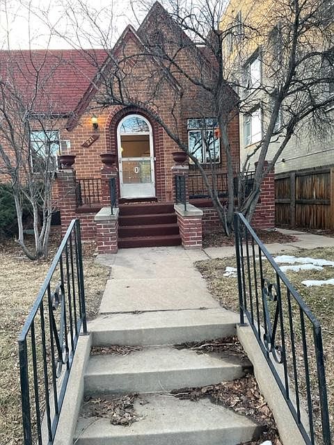 1st image of 221 N Washington St