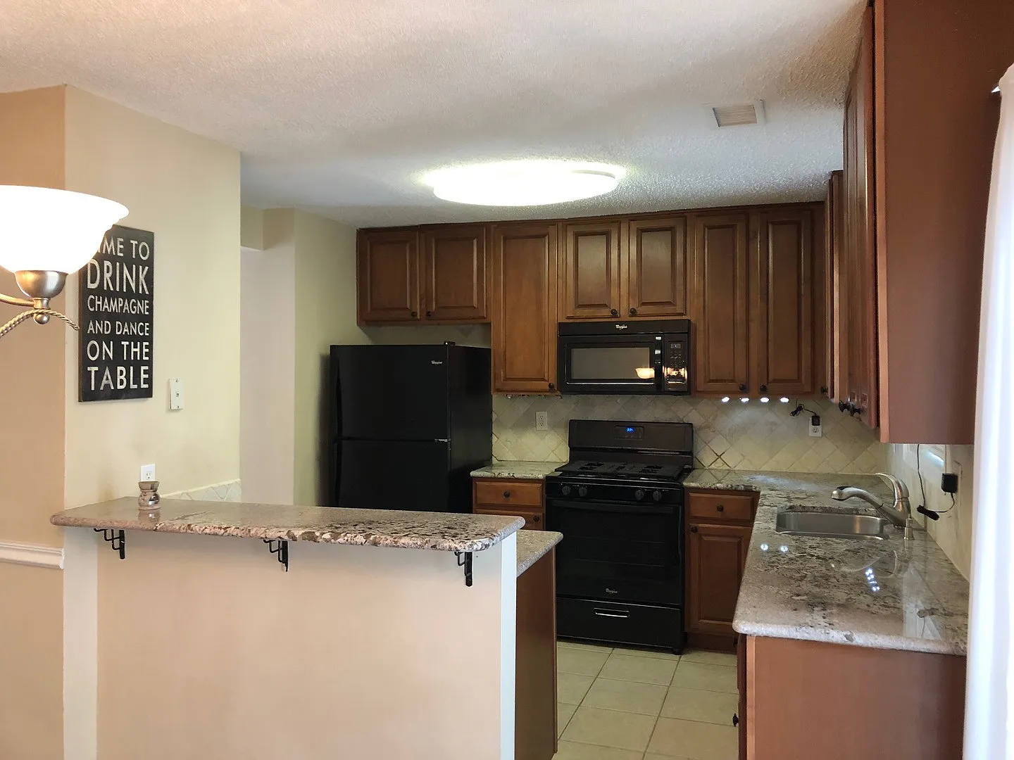 TownHome Near Downtown Kennesaw — Photo 2