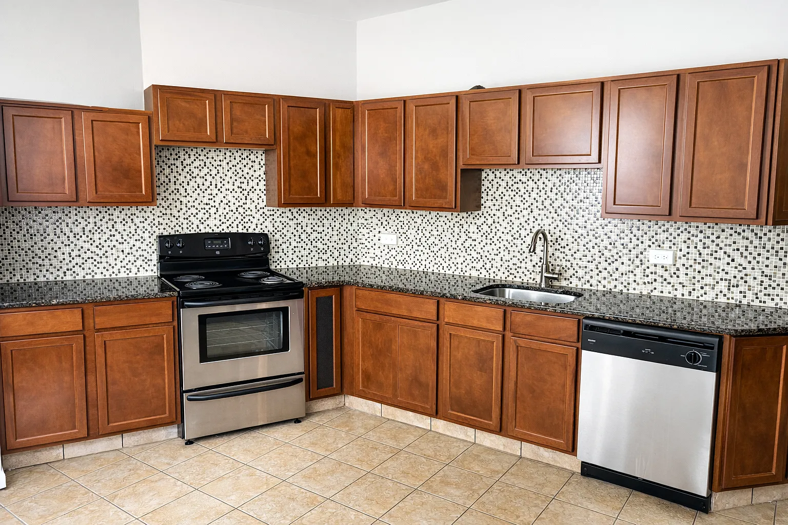 2 bed, 950 sqft, $1,905 — Photo 1