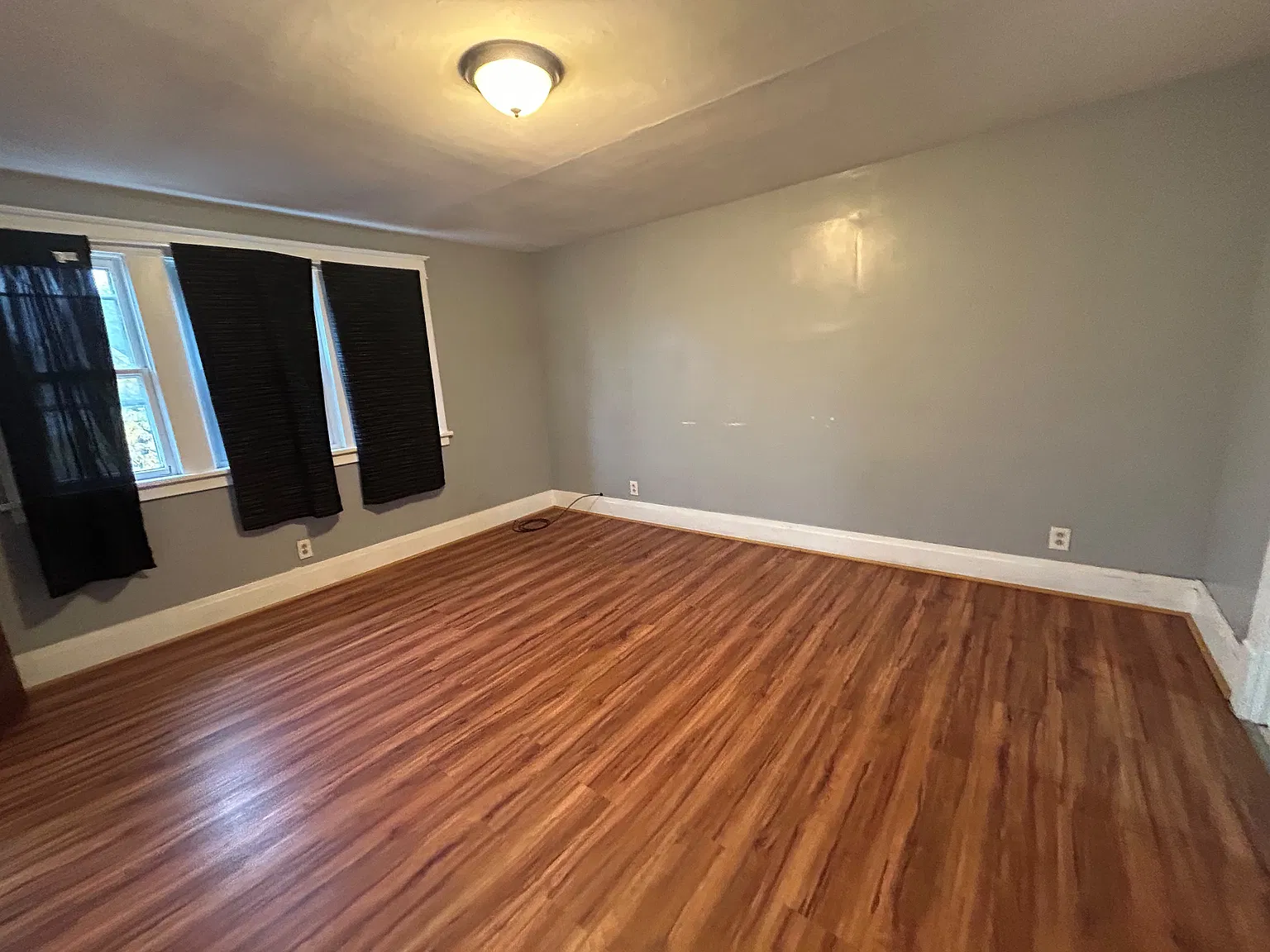 3 bed, 1200 sqft, $1,000 — Photo 1