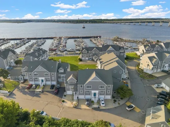 700 Shore Dr #9-901, Fall River, MA 02721