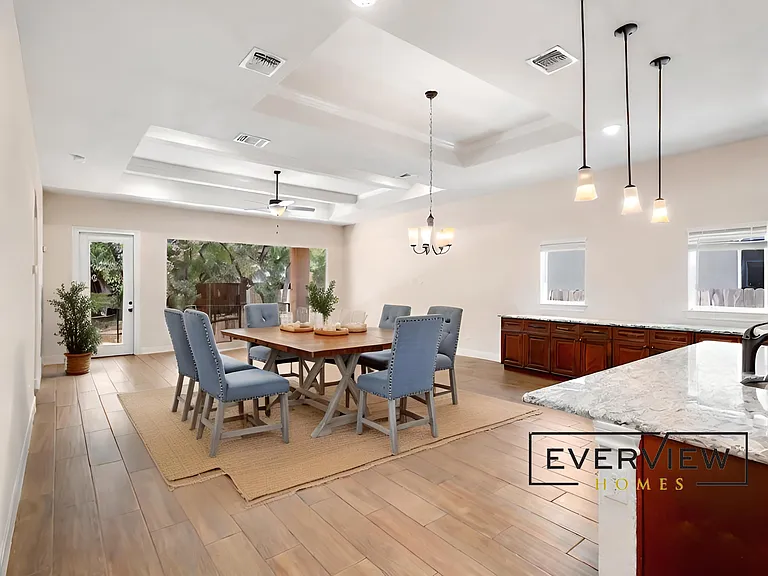 538 Carriage House — Photo 4