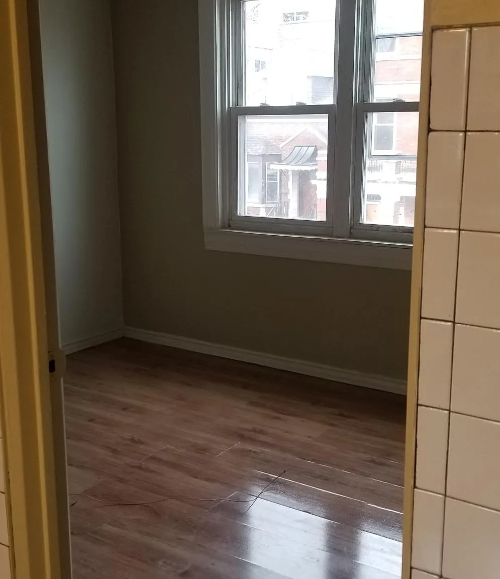 5 bed, 1300 sqft, $1,800 — Photo 3