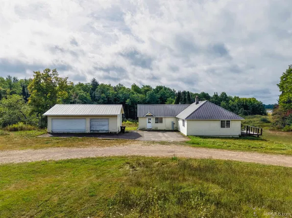 5343 E M94 Hwy, Munising, MI 49862