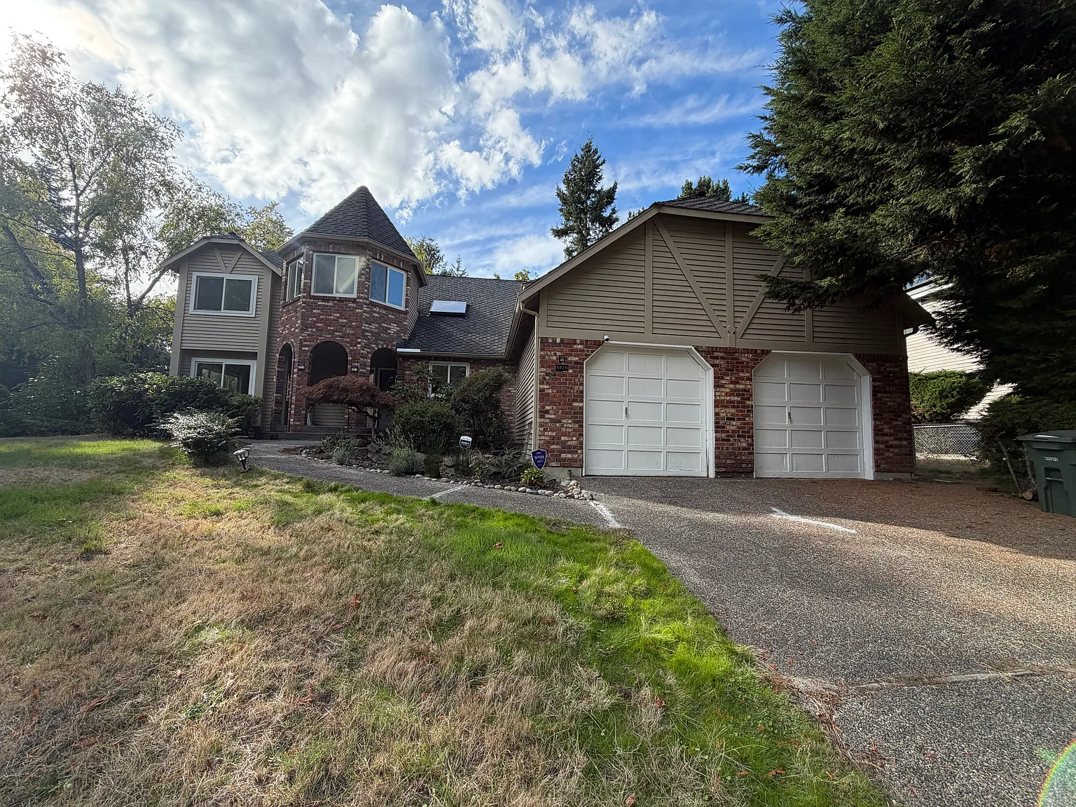 4 bed, 2.5 bath, 2740 sqft, $4,450 — Photo 2