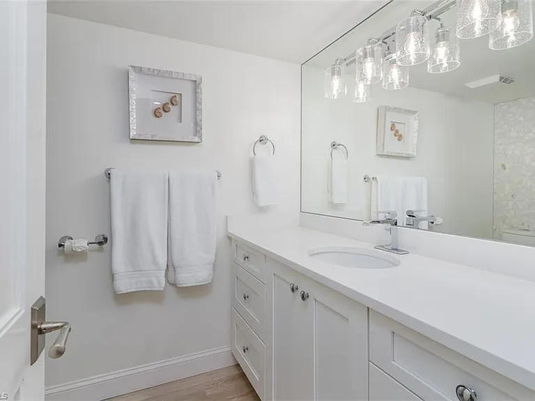3450 Gulf Shore Blvd N #210 — Photo 22