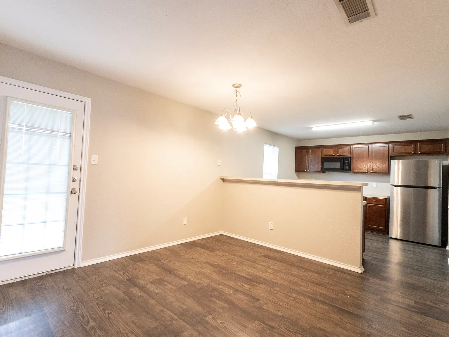 3 bed, 1626 sqft, $1,900 — Photo 3