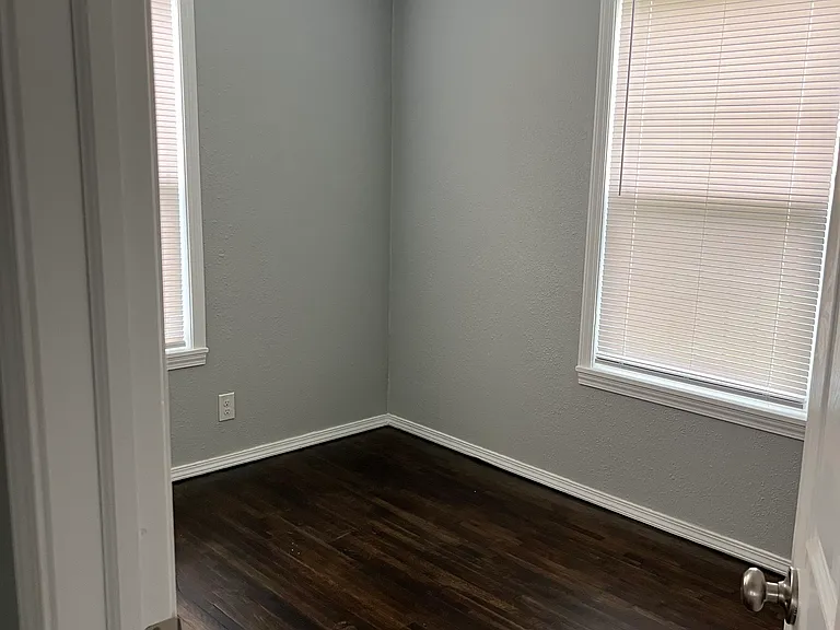 2420 N Winston Ave — Photo 10
