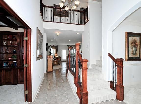 4th image of 8901 Westmont Dr