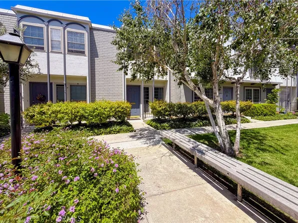 22123 Oxnard St, Woodland Hills, CA 91367