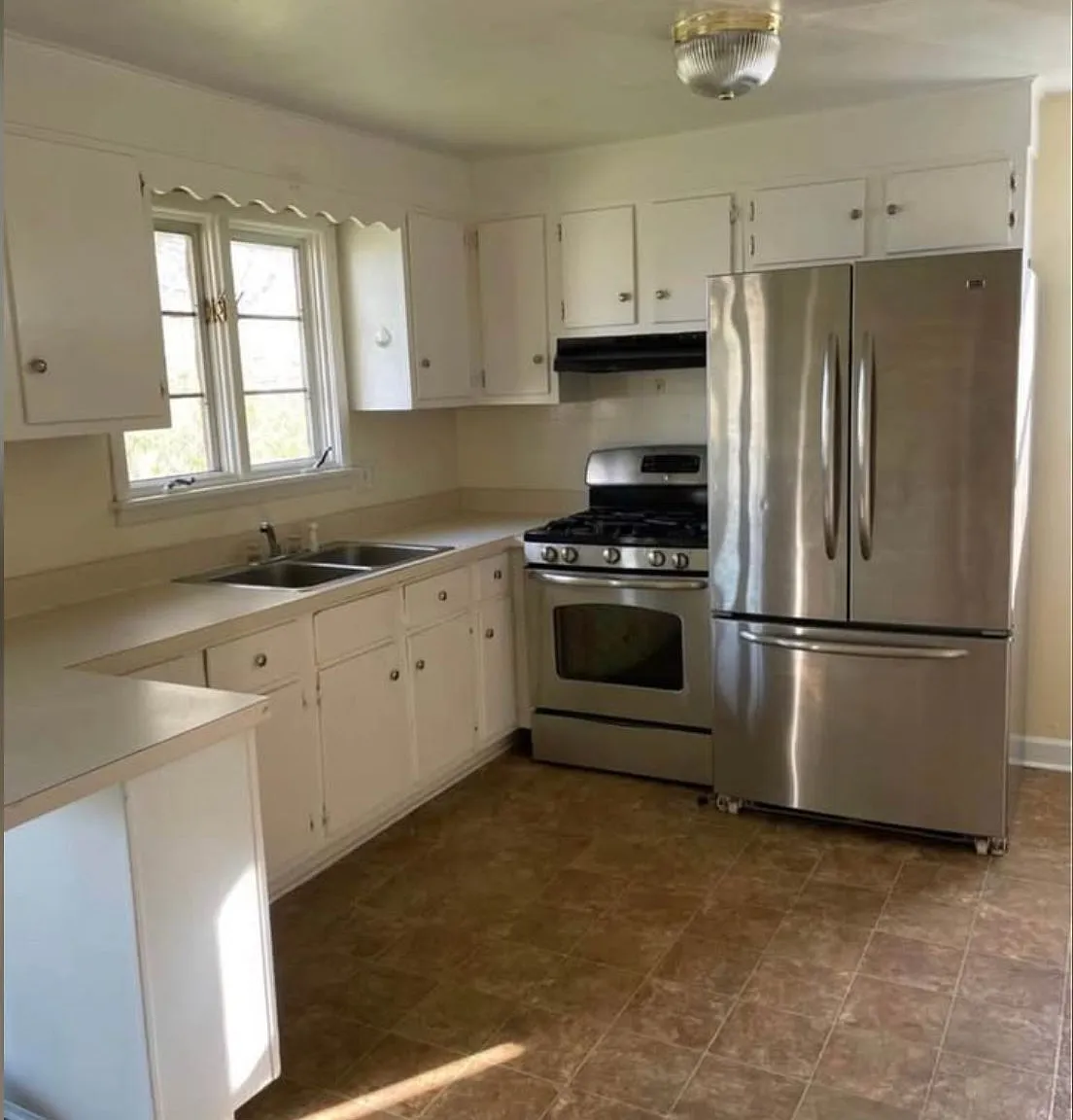 3 bed, 1376 sqft, $1,650 — Photo 2