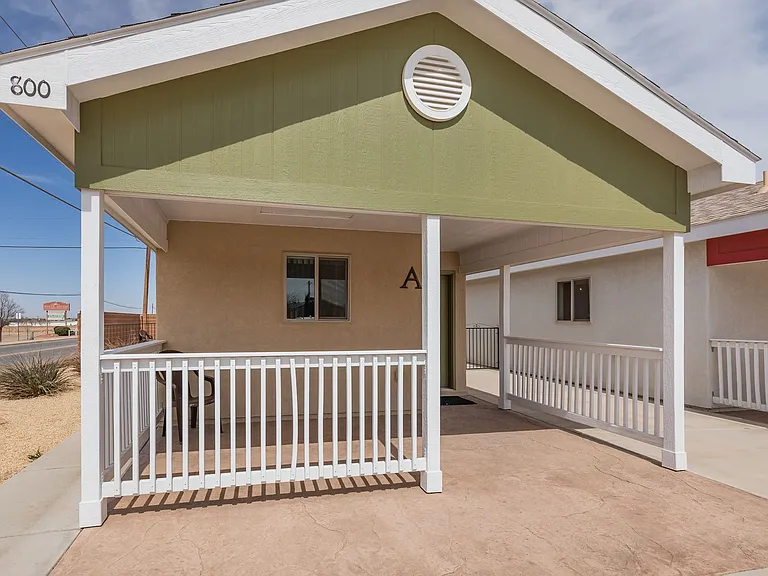 800 Sherwood Dr — Photo 1