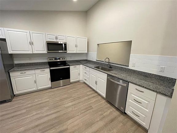 4th image of 2824 NE 104th Ct #B