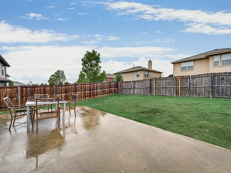 2424 Emerald Ln — Photo 19