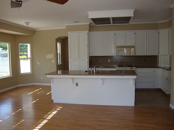 4th image of 1718 Bergthold Ct