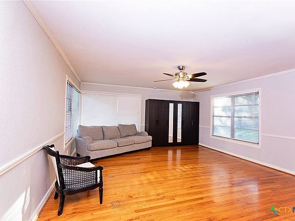 5th image of 319 King Cir