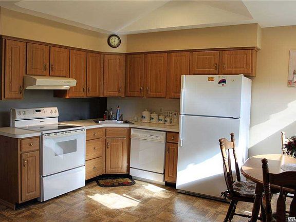 4th image of 54 Robinson Ave