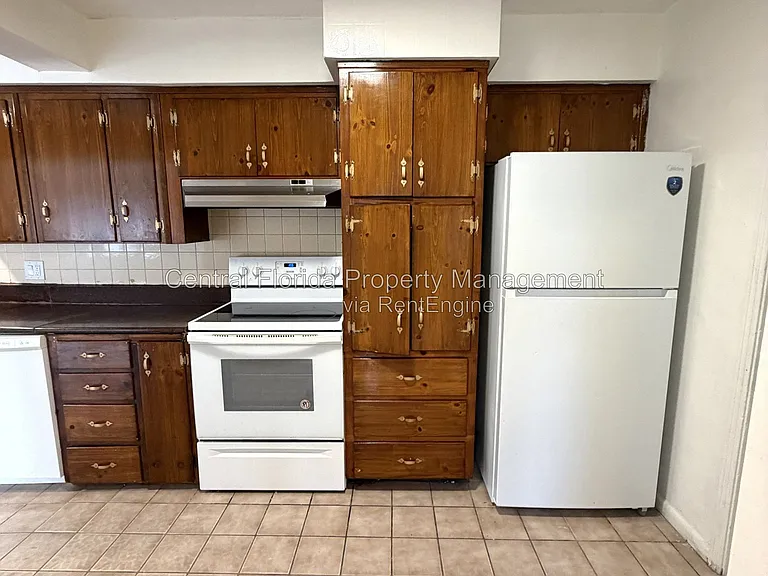 1624 Ferndell Rd — Photo 7