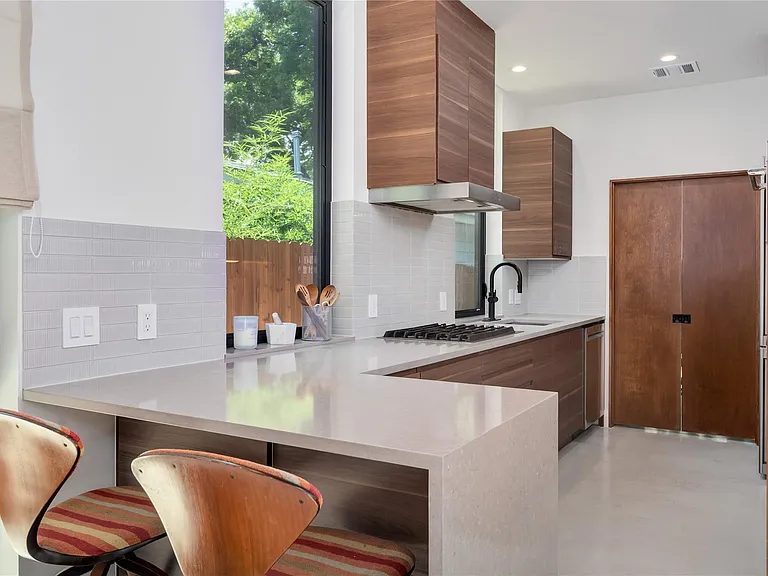 4521 Avenue H #A — Photo 5