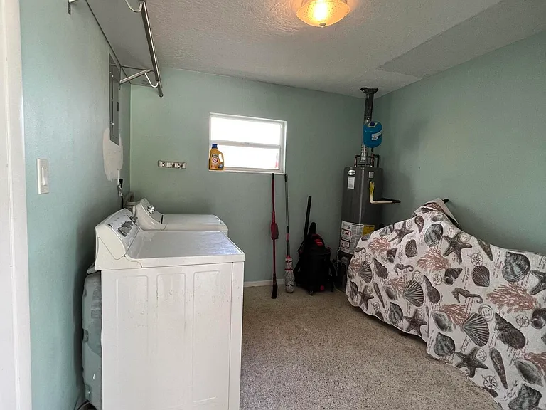 987 Kings Post Rd — Photo 13