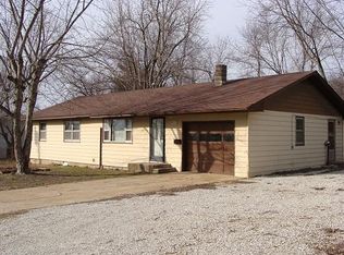 305 E Harker St, Mountain Grove, MO 65711