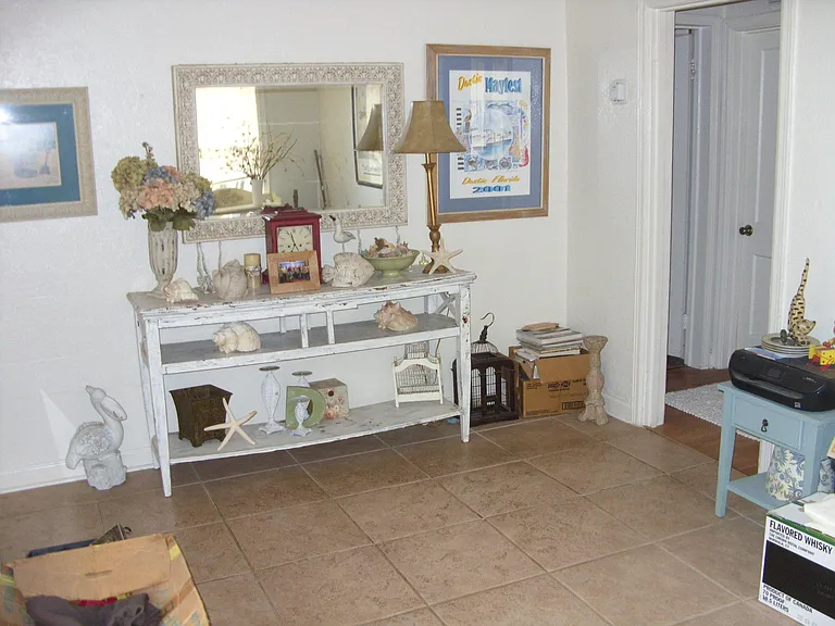 Foyer / Florida room