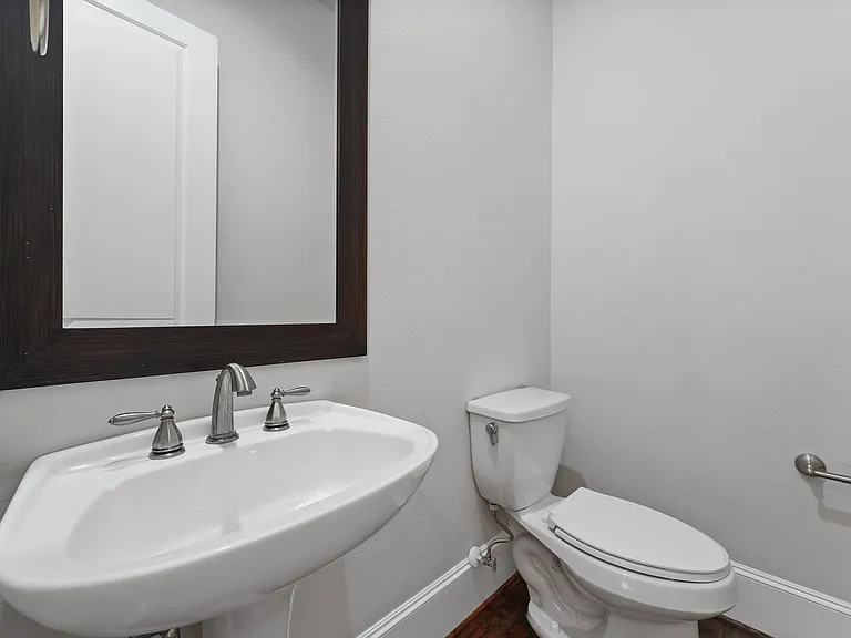 5747 Kansas St — Photo 16