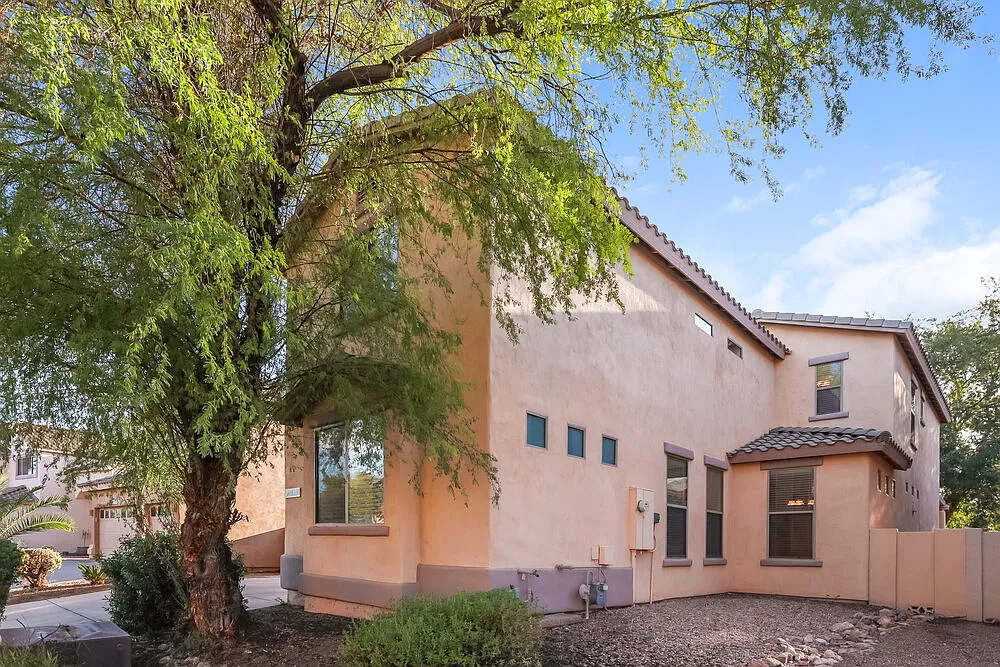 5 bed, 3.0 bath, 2563 sqft, $2,625 — Photo 4