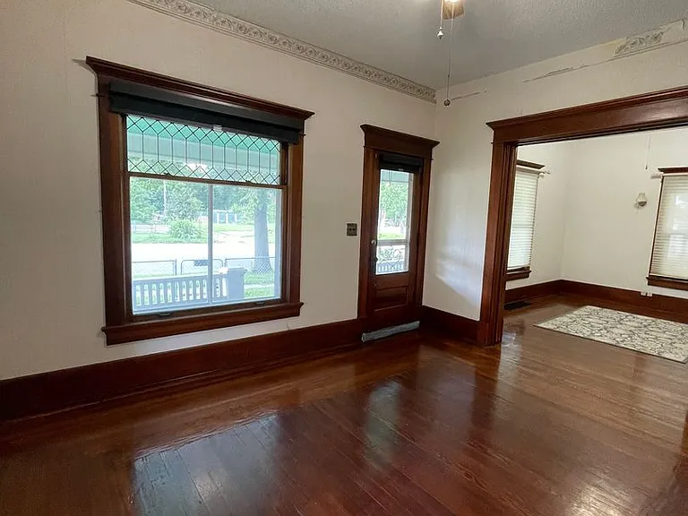 615 E 6th Ave — Photo 9
