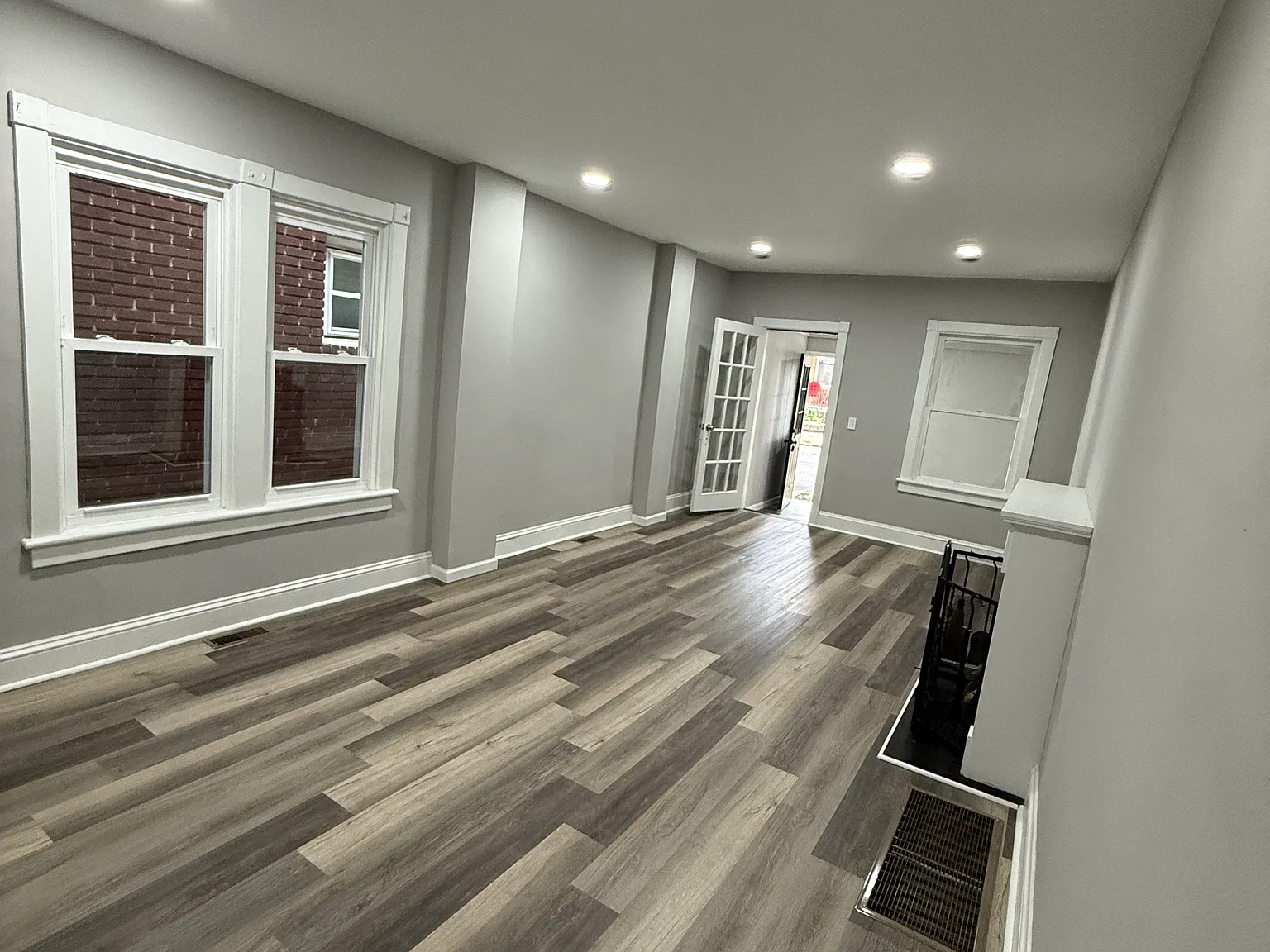 3 bed, 1.5 bath, 1200 sqft, $2,200 — Photo 2