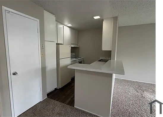 433 Fleming Ave E — Photo 4