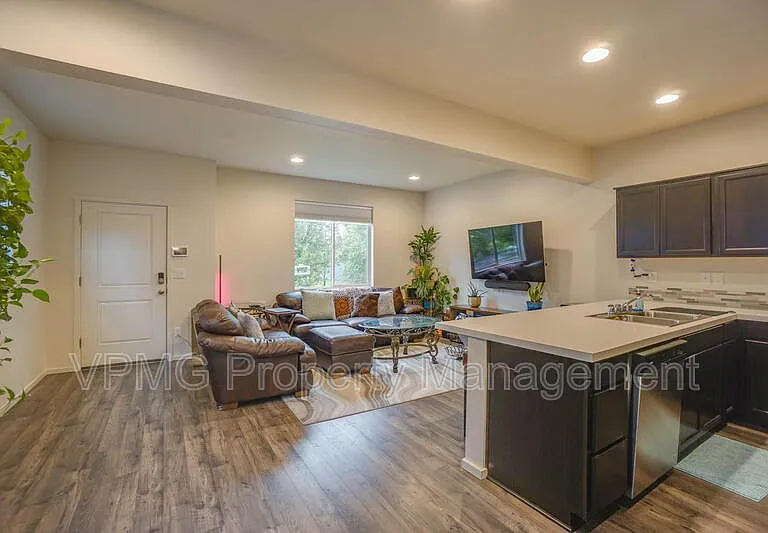 2023 NE Four Seasons Ln — Photo 9