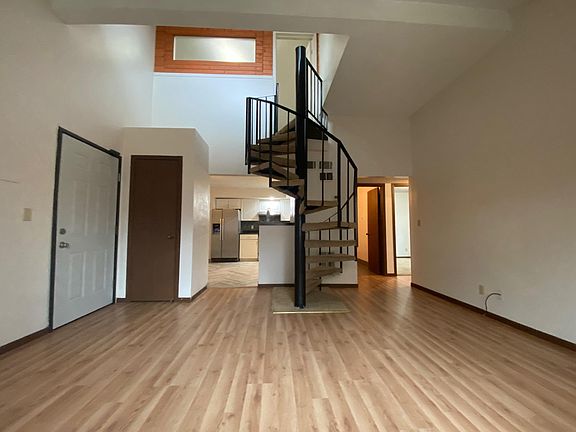 4th image of 1444 Peach St #3X1R