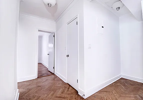 Rented by Urbane Brokerage | media 10